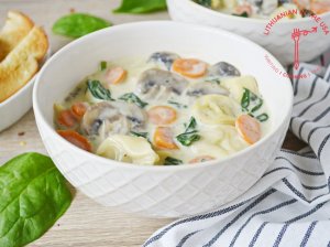 Tortellini sriuba su daržovėmis ir pievagrybiais