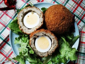 Traškūs mėsos kukuliai - škotiški kiaušiniai