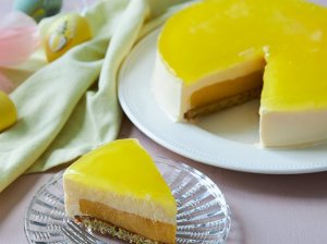 Citrininis sūrio pyragas su mangų kremu ir biskvitu su pistacijomis