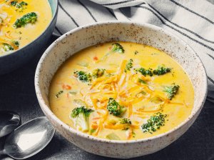 Tiršta brokolių ir sūrio sriuba