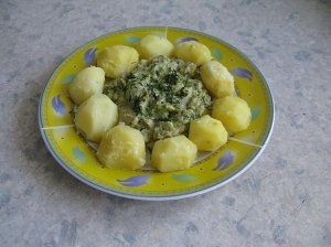 Bulvės su žaliuoju padažu
