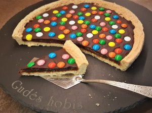 Trapus pyragas su karamele ir šokoladu