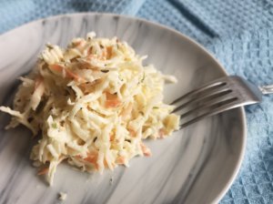 Kopūstų salotos su ropėmis pagal Beatą