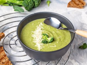 Trinta brokolių ir žirnelių sriuba