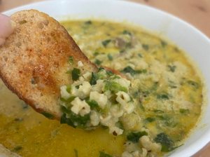 Kreminė salotų ir vištienos sriuba