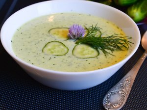 Šalta jogurtinė agurkų sriuba