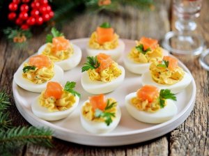 Įdaryti kiaušiniai su lašiša (be majonezo)