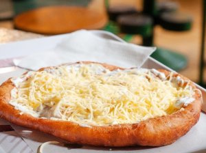 Mieliniai blynai su sūriu vengriškai