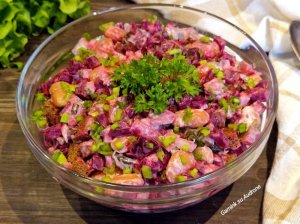 Silkių salotos su burokėliais ir pupelėmis
