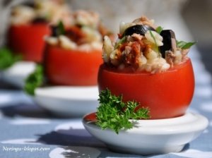 Salotos pomidoruose