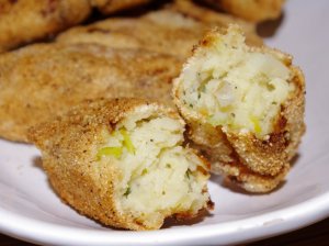 Virtų bulvių kepsneliai su sūriu