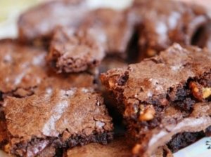 Šokoladiniai sausainiai su riešutais