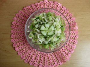 Rabarbarų salotos su agurkais