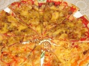 Pomidorų ir kumpio pica