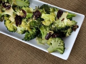 Brokoliai su alyvuogėmis, citrina ir česnaku