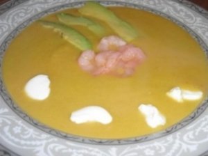 Pomidorų sriuba su krevetėmis