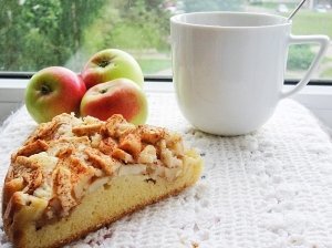 Pyragas su obuoliais