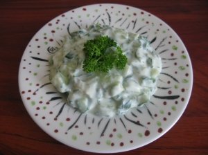 Agurkų - salierų salotos