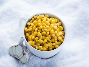 Karštieji kukurūzai su sviestu ir česnaku (2 porcijos)