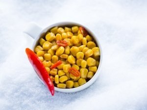 Karštieji kukurūzai su aitriosiomis paprikomis (2 porcijos)