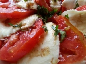 Pomidorų salotos su mocarela