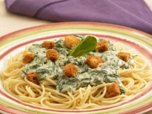 Žali spagečiai su skrebučiais