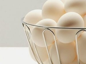 Silkė su kiaušinių salotomis