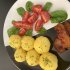 Šilkiniai bulvių kukuliai su morkom ir šoninės traškučiais