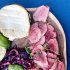 Sultingas jautienos rostbifas su mėlynojo kopūsto salotomis ir sūriu įdarytu portobello  grybu
