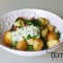 Šviežios bulvės su mėsyte ir jogurtiniu padažu