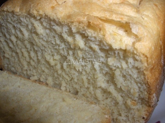 Balta duona su kukurūzų miltais ir sūriu
