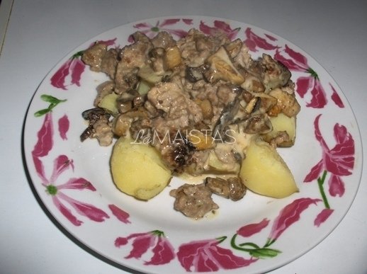 Bulvės su veršienos faršo ir baravykų pagardu