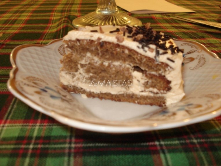 Migdolinio biskvito tortas su kavos kremu