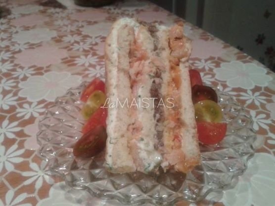 Tortas - sumuštinis su žuvimi