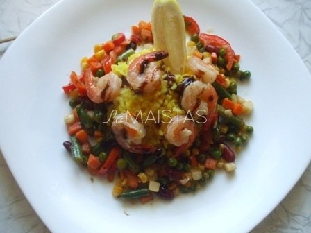 Aštrios krevetės su ryžiais ir daržovėmis