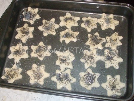 Sausainiai žvaigždutės su vaniliniu cukrumi ir aguonomis