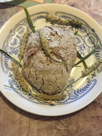 Naminė kefyrinė duona su kalendros sėklomis