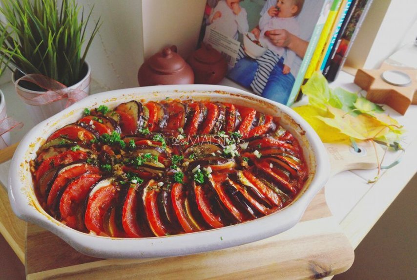 Cukinijų, baklažanų ir pomidorų troškinys orkaitėje Ratatouille