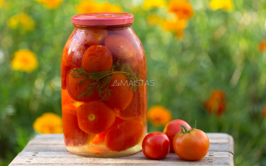 Klasikiniu būdu marinuoti pomidorai žiemai