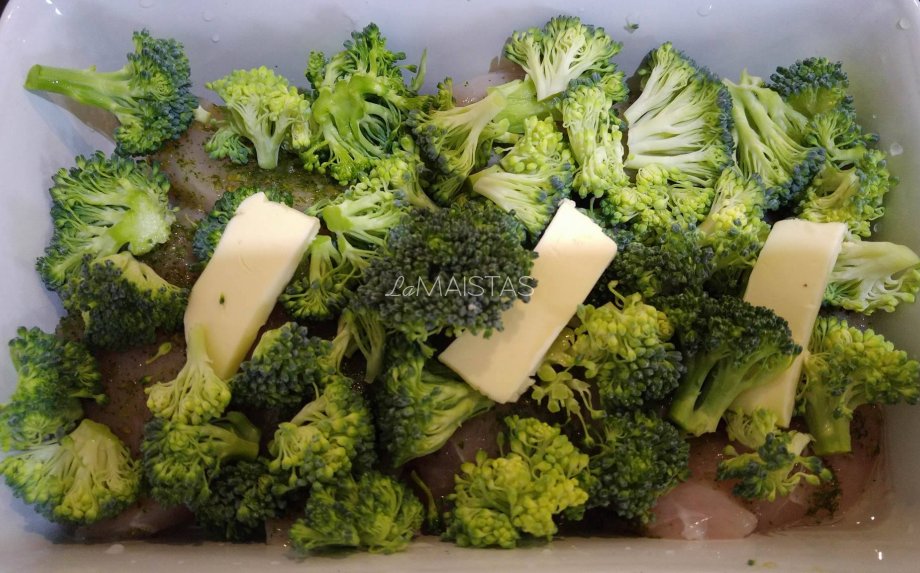 Vištienos ir brokolių apkepas