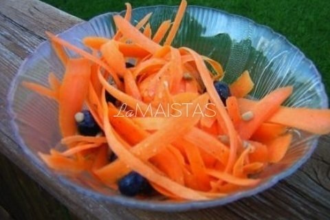 Serbentų ir morkų salotos