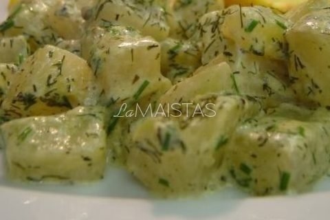 Bulvių salotos su žalumynų užpilu
