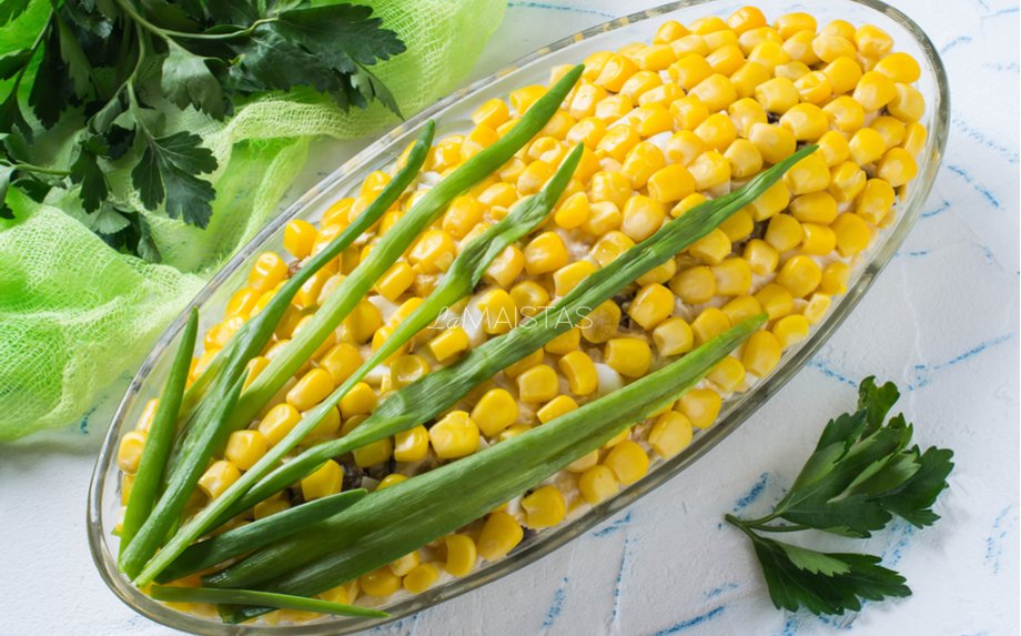 Vištienos salotos su porais ir kukurūzais