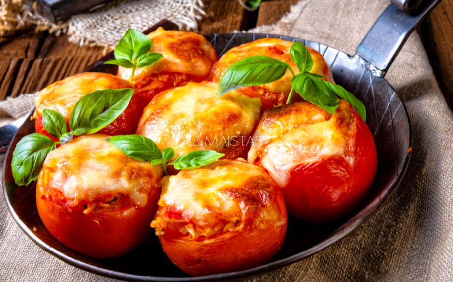 Ä®daryti pomidorai su varÅ¡ke ir sÅ«riu orkaitÄ—je