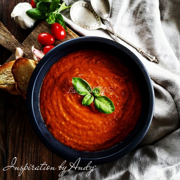 Trinta konservuotų pomidorų ir lęšių sriuba