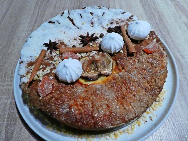Velykinis pyragas su kokosine varške ir karamelizuotais obuoliais