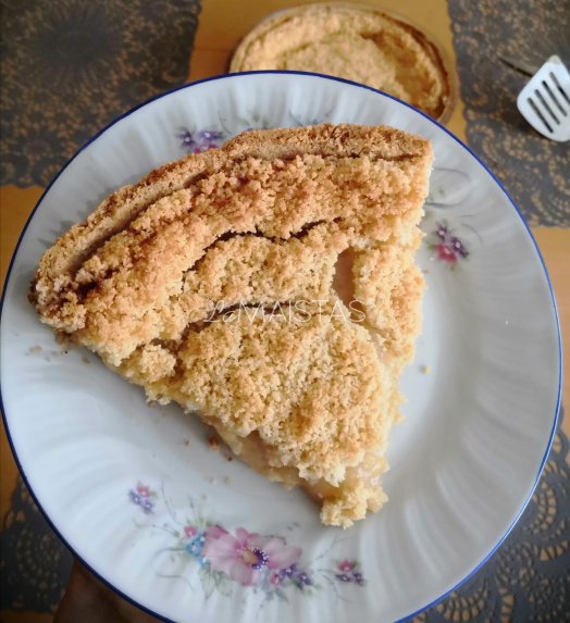 Trapus pyragas su citrininiu kremu