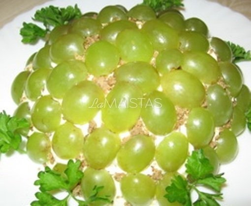 Gaivios vištienos salotos su vynuogėmis