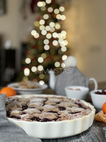 Kalėdinis trupininis pyragas su uogiene
