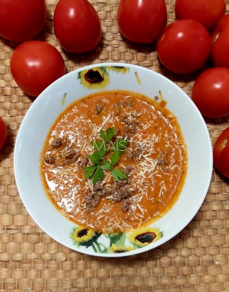 Pomidorų ir paprikų sriuba su jautiena